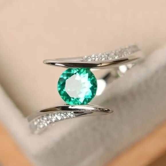 Green Emerald and Zircon Gemstone Ring Silver Plated - Picture 3 of 7